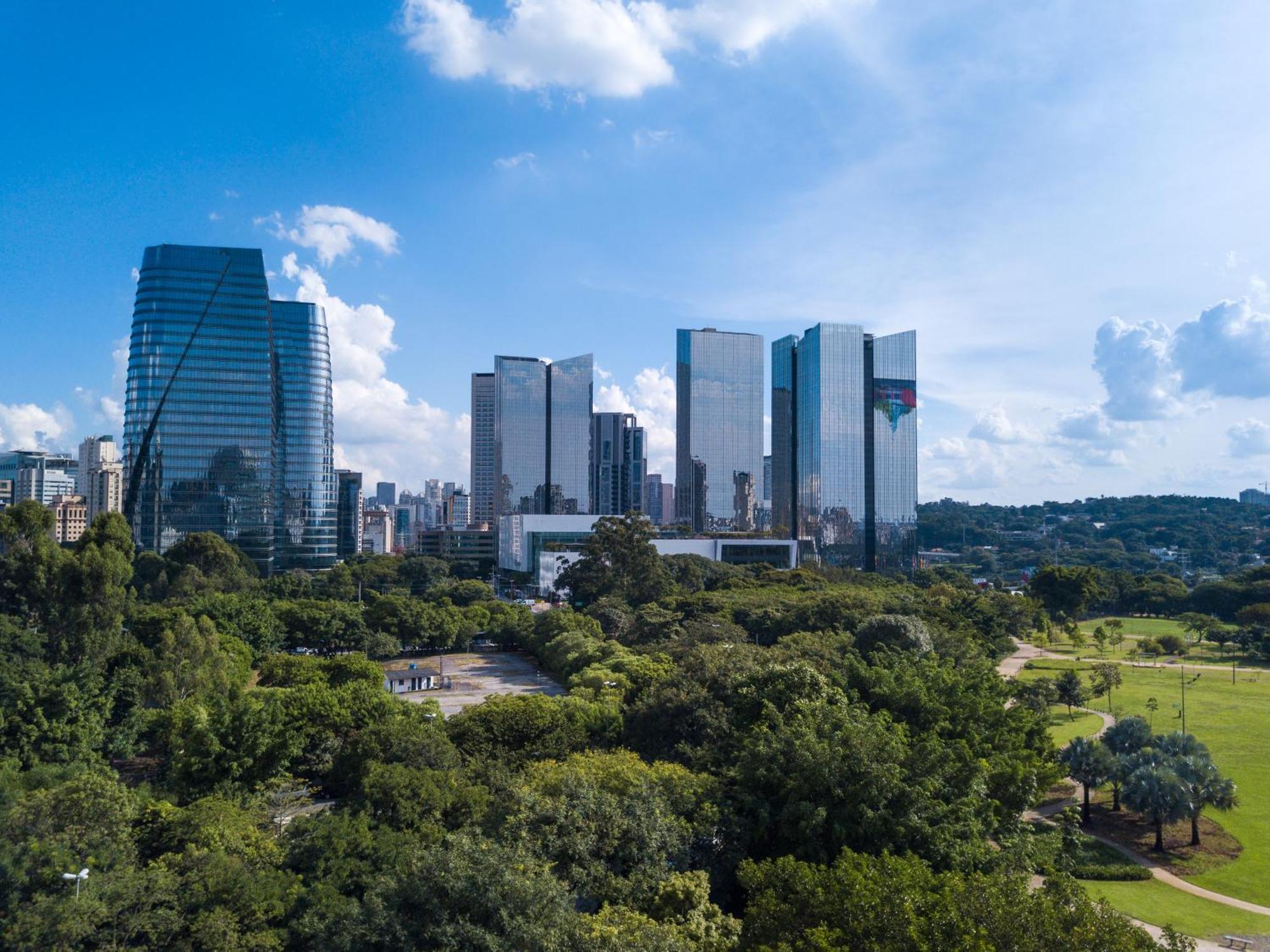 You Stay At Vila Olimpia - Itc São Paulo Eksteriør bilde View of the complex from the west